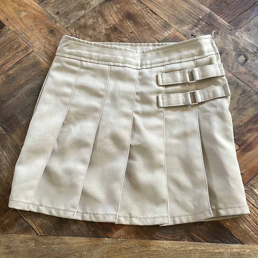 Girls pleated skirt size 6x